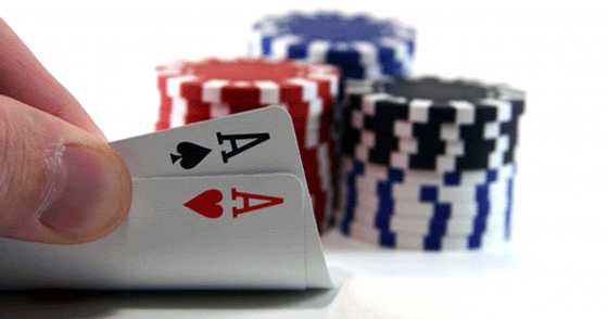 Just like in a good regular poker tournaments, all the professional begin the on line poker game with a new