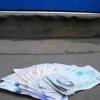 Couple find 21k on doorstep, and…hand it to the police?
