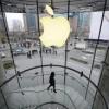 Elderly lady sues Apple for breaking her nose