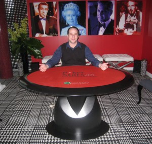 Poker news, Eric Hansel with an eco friendly poker table