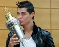 Cristiano Ronaldo celebrates winning award