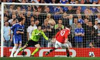 Wayne Rooney scores for Manchester United