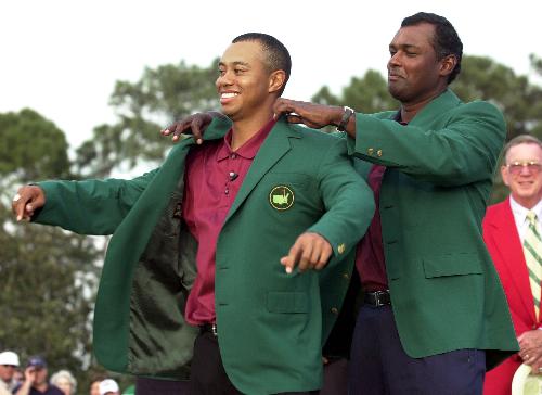 Tiger Woods accepts Masters green jacket