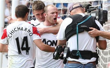 Wayne Rooney abuses camera