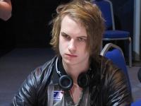 Blom leads EPT high roller