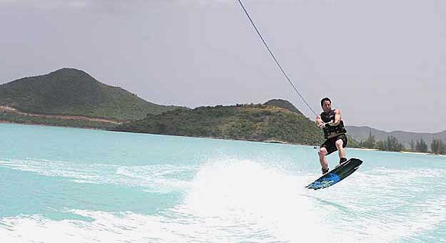 calvin-ayre-antigua-wakeboarding