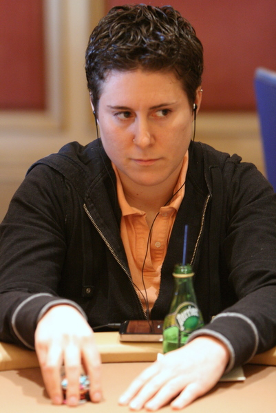 World Poker Tour Borgata Poker Open: Vanessa Selbst Reaches the Final Table; Cong Pham Leads