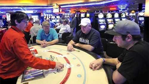 South Dakota casino imposes English-only and No-cellphone policy on its players