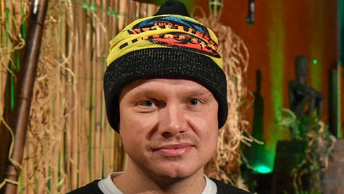 Ilari Sahamies shows survival skills on Finnish Survivor