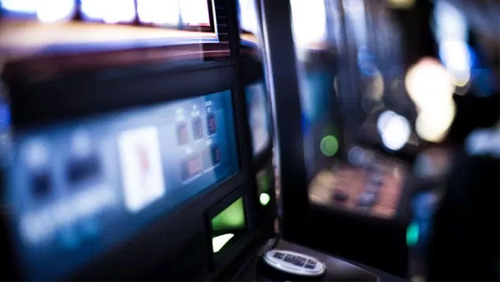 Hammond takes 'expert' advice to slash FOBT stake to £2: report