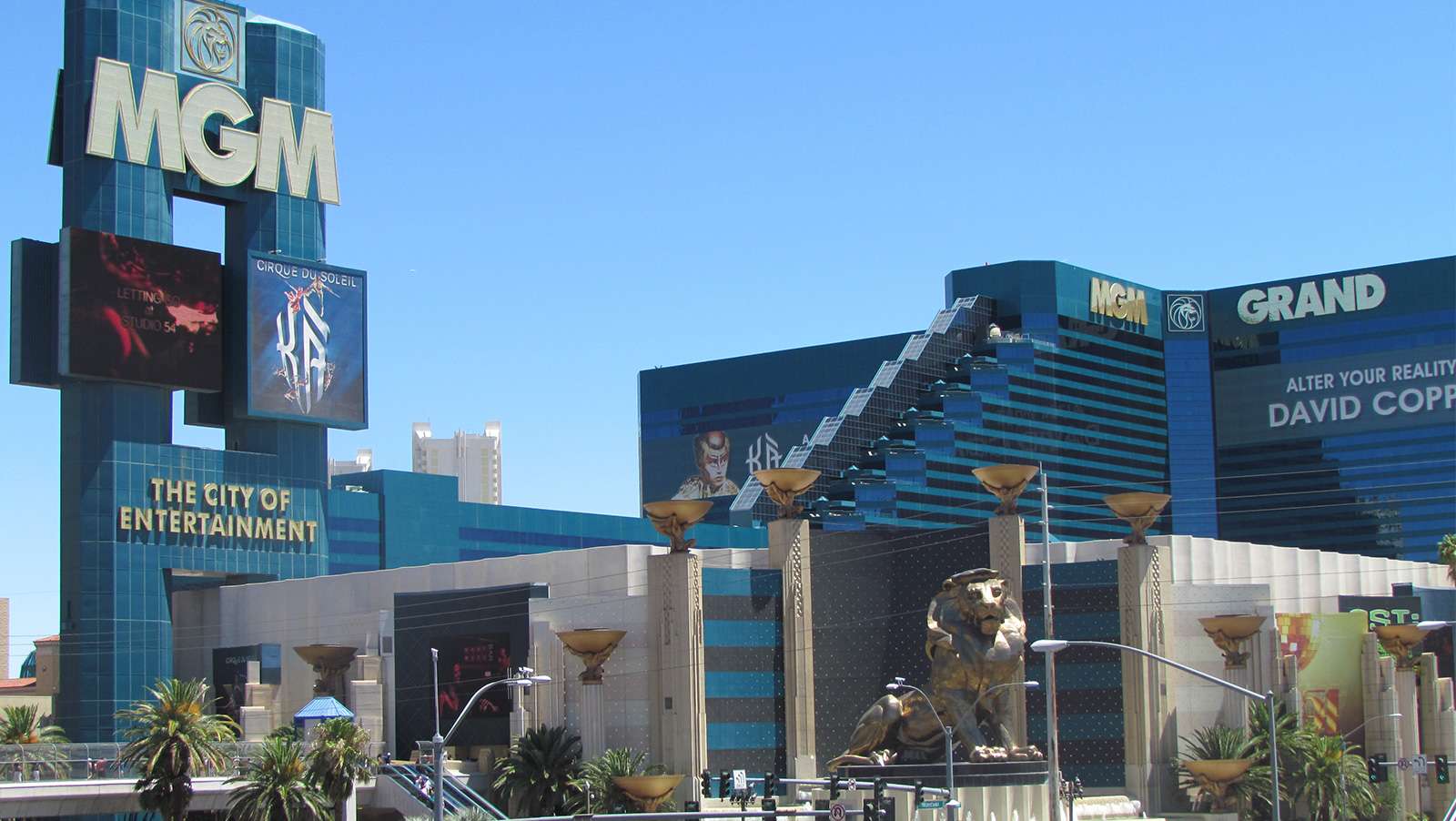 MGM Resorts inks $637.5M deal to reduce real estate holdings