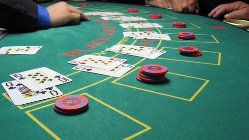 Teen blackjack dealer charged with felony cheating in Washington