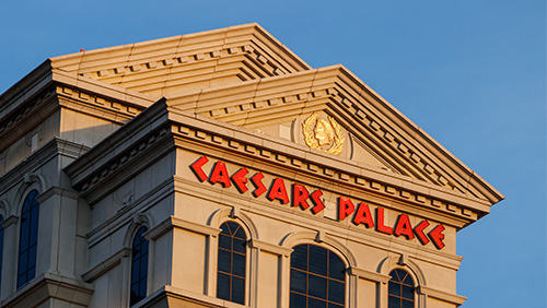 Caesars shareholders like Carl Icahn's board plans