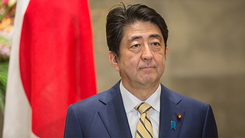 shinzo-abe-avoids-ir-talk-as-government-considers-hitting-the-brakes