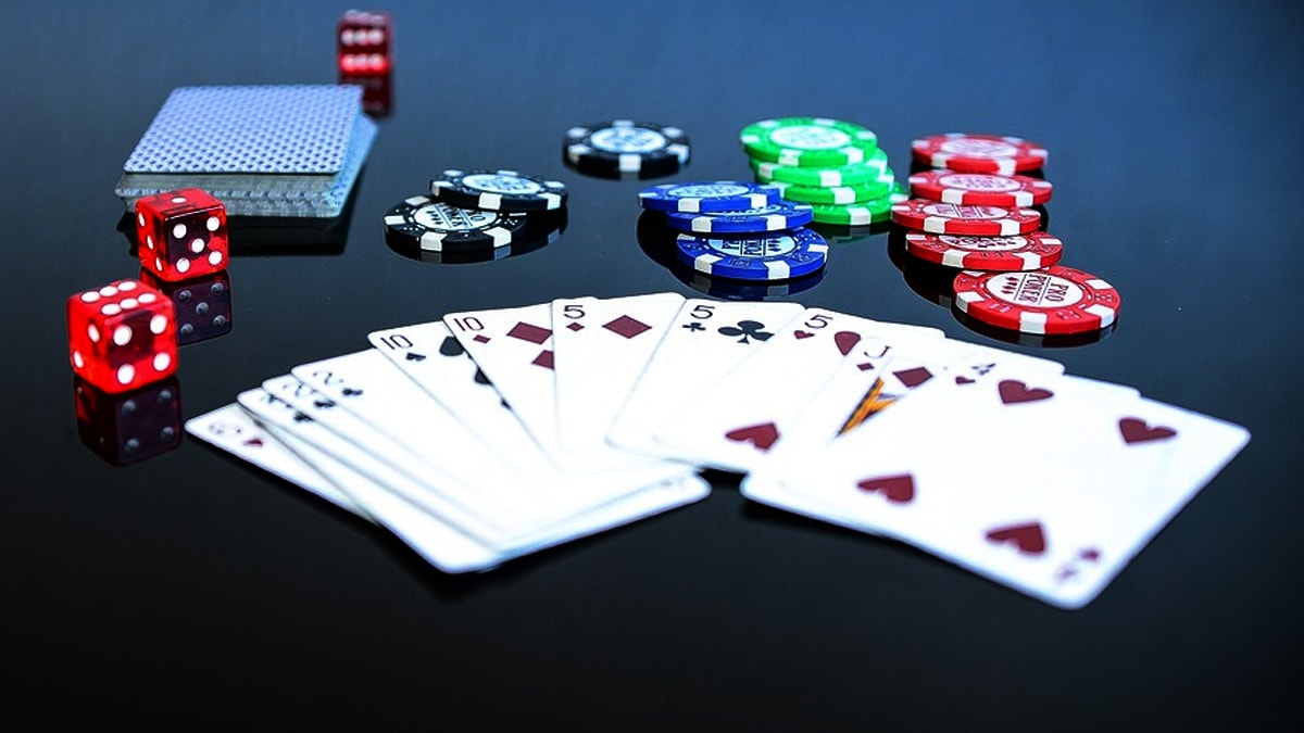 Poker-chips-and-cards