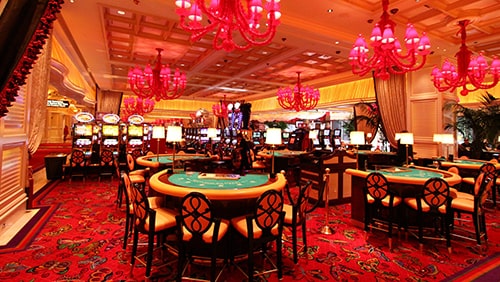 Poker-returns-to-the-Wynn-but-will-masks-and-dividers-keep-players-away