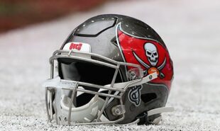 Tampa-Bay-Buccaneers-show-Green-Bay-Packers-the-way-to-attack